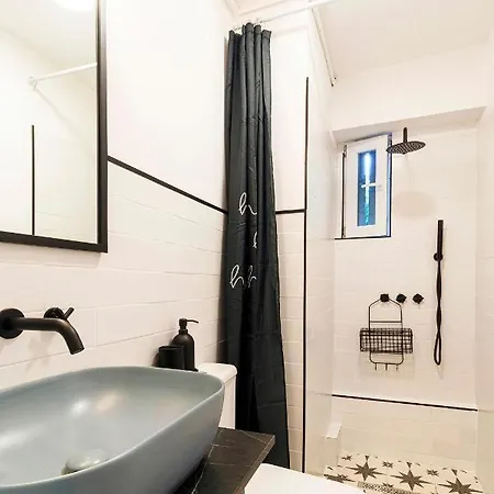 Central Modern Flat Near Metro & Park *