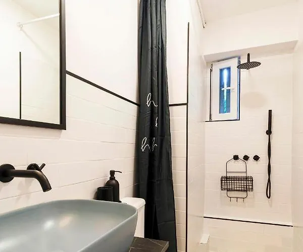 Central Modern Flat Near Metro & Park *