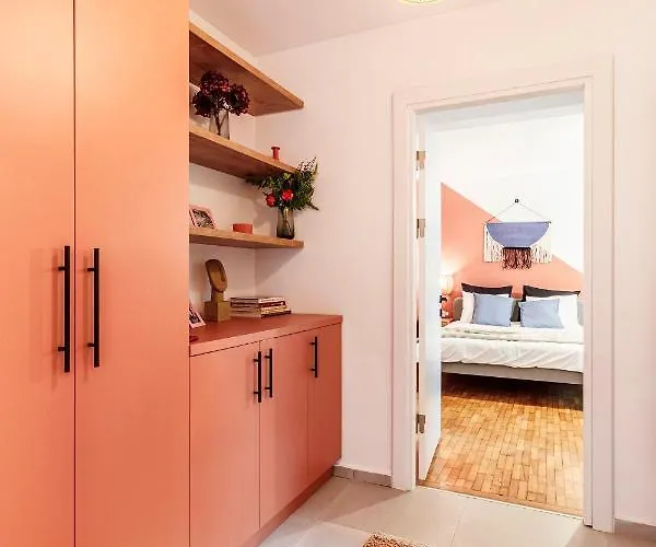 Central Modern Flat Near Metro & Park *