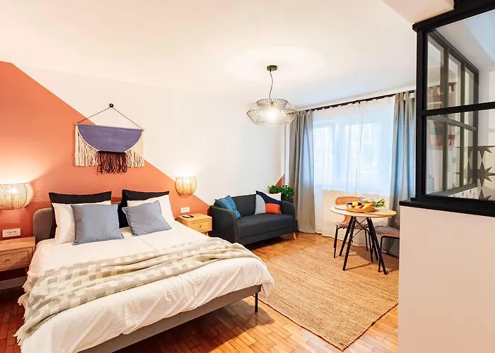 Apartament Central Modern Flat Near Metro & Park Bucureşti