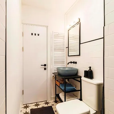 Central Modern Flat Near Metro & Park Bukarest