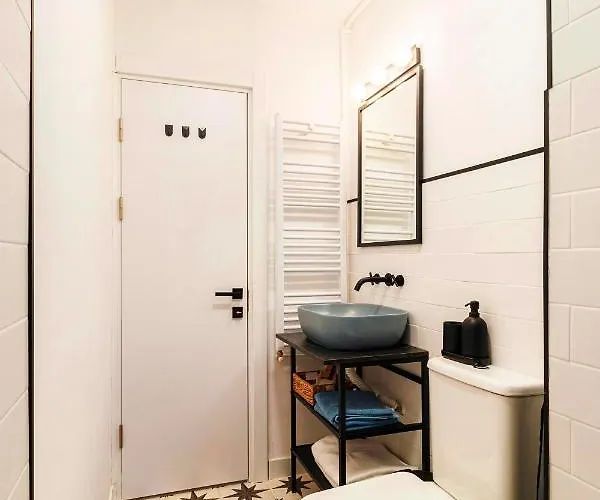 Central Modern Flat Near Metro & Park Bükreş